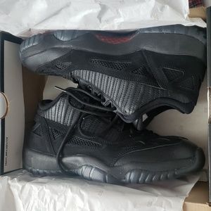 JORDAN 11 RETRO